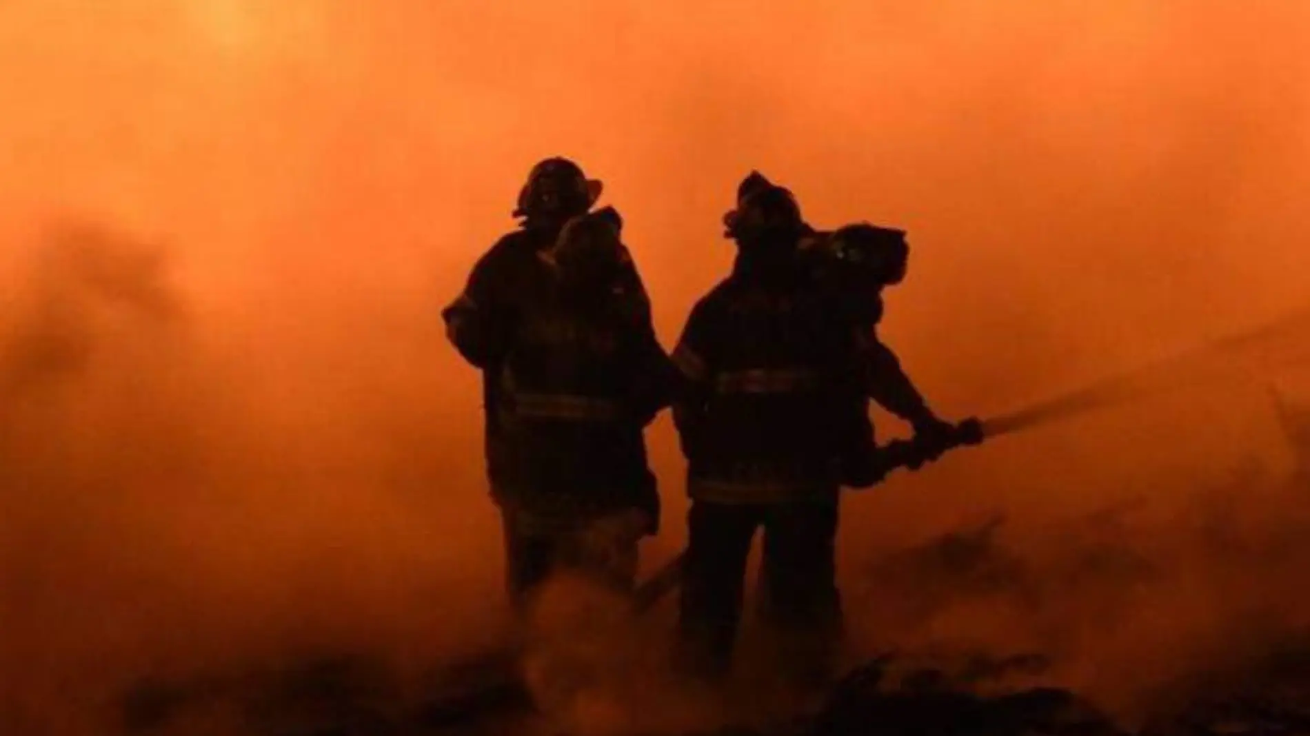 bomberos en incendioo